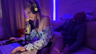 Je stiefzoon is de natte, onverzadigbare stiefmoeder voor het knoeien met de video game stream