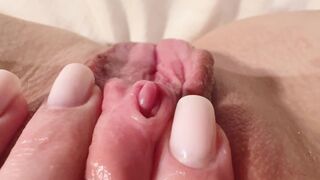 Tiener amateur poesje close up masturberen naar orgasme
