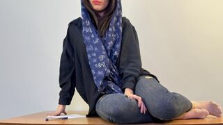 Hot Arab milf neukt de bankier voor douane