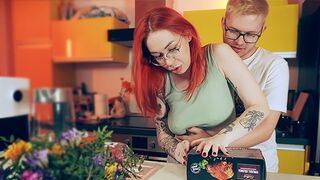 Snel neuken in de keuken met de man