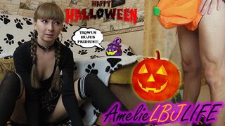 Kleine heks roept de grote lul en krijgt geneukt moeilijk te krijgen in haar poesje - Halloween 2020