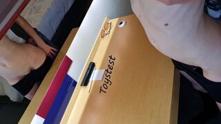 Broeder Mostoha zou strelen zijn lul tijdens het spelen van een lange voorspel