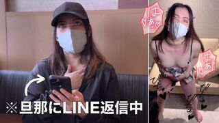 Mooie vrouw staan met spuiten in pov Japanse amateur video