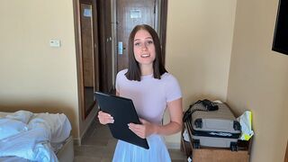 Hotelmanager neukt de klagende gast hard