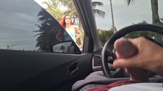 Riskante fuck-up voor een hete meisje op straat in het openbaar