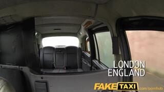 FakeTaxi - de lokale danseres uit de bar