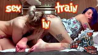 Trans meisje neukt haar vriendin in de trein tot niemand ziet