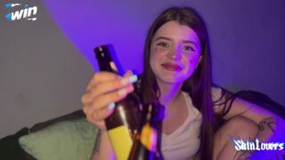 Mijn beste vriendin nodigde me uit voor de nacht en verleidde me in een pov