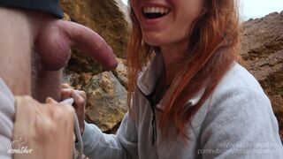 Openbare pijpen en snel neuken op het strand in Pov