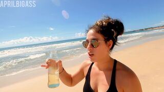 Hij zit op een Braziliaans strand, drie liter publiekelijk in Rio Grande do Nortei!