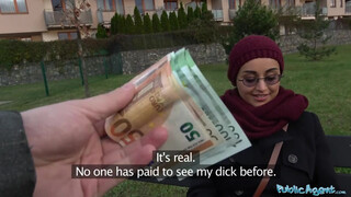 Publieke agent - je kunt een Afghaanse chick ompraten