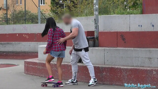 Openbaar Agent - Apolonia Lapiedra en haar vriend