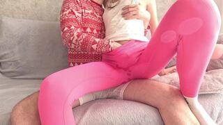 Hij heeft de dubbele creampie in Leggings gespoten