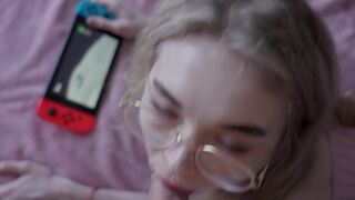 Mostoha's zus wilde spelen met een console, maar ik heb haar kont helemaal nat - Karneli bende