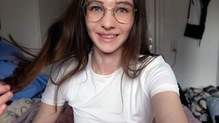 Onschuldige tiener neuken haar grote mond poesje hard in cowboy kleding!