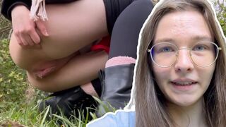 Wilde tiener masturberen en pissen publiekelijk buiten