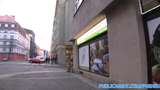 PublicAgent - Kiara Lord Hongaarse chick opgepikt