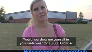 PublicAgent - borsten chick shows meer dan alleen haar borsten