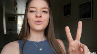 Win de gratis privé live show! Quick neuken tegen de gootsteen tussen zachte zonlicht