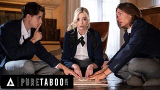 Tiener Blonde dubbele indringer en genieten in Pure Taboo's wildste familie video