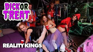Reality Kings hot Halloween orgie met Eve Ellewood en Gina Valentina