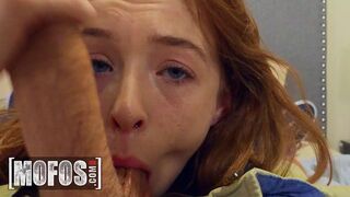 Ongelooflijk zuigen in POV op MOFOS beste video met kleine borst rood