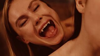 Blonde vampier Nancy Ace's Oeral Matty Mila op Vampired Channel - Passieve Lesbische Scene met Red Bite