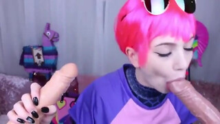 Fortnite kostuum meisje zuigt nep lullen