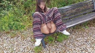 NemiBDesire - Italiaans meisje masturberen op de bank