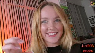 Hot tiener anaal avontuur met de heer POV geolied lichaam en ondeugende toespraak
