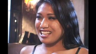 Audrey Hollander en Lyla Lei's intense anale scene met Aziatische meisjes
