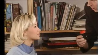 Vul hun kont met grote lullen in vintage porno volledige film