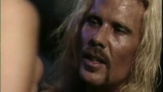 Retro porno met een grote lul met Susana Spears en Dallas D'Amour in de originele HD collectie