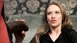 Bambola's harige puna en mond gevuld met Joachim Kessef's grote zwarte staart