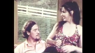 John Holmes likt het meisje natte poesje in retro porno
