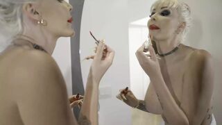 Tattoo blond MILF Blondie Bombshell met grote tieten en enorme hulp wil worden geneukt hard door Erik Everhardt