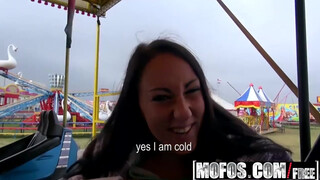 Mofos - neuken in het pretpark