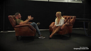 Gangbang creampie - interview met een blonde milf