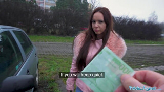 Openbaar Agent - Zeynep Rossa opgepikt op de parkeerplaats