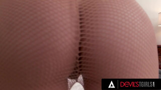 Hot-fucking blond trans Emma Rose in panty krijgt haar kont