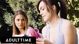 ADULT TIME - Universiteitsprofessor Freya Parker wordt verliefd op haar verlegen lesbische leraar, Gizelle Blanco