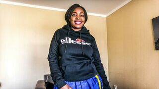 Afrikaanse universiteit meisje op zoek naar werk voor haar studies