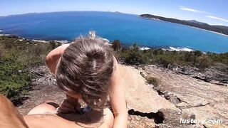 Een avontuurlijk paar Italianen zijn wild in de prachtige baai