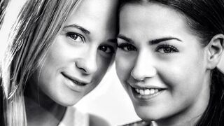 Cristal Caitlin's hete vriendin, Eveline Dellai's verleiding