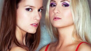 Hot lesbisch zuigen van Cayla Lions en Silvie Luca