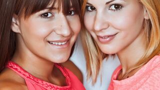 Wilde lesbische partij van Hongaarse vriendinnen met Candy Sweet en Cindy Loarn