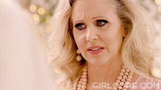 Stiefmoeder Julia Ann wil haar gevoelens bekennen voor de bruiloft van haar dochter